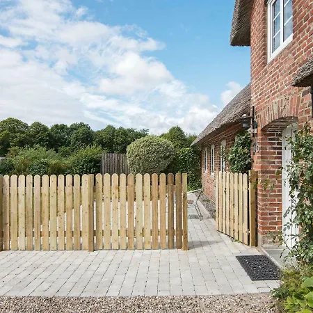 Four-bedroom Holiday In Hojer *
