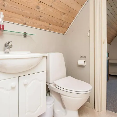 Four-bedroom Holiday In Hojer Vragard