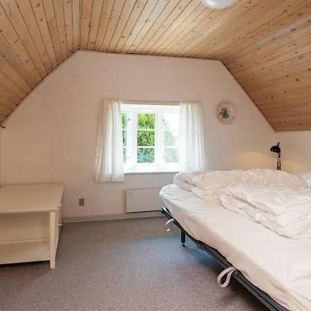 Four-bedroom Holiday In Hojer *